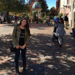 Meet your Posher, Michaela